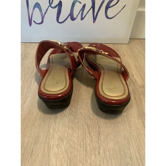 (15) Unisa womens sandals size 5.5 red color and gold - Picture 3 of 6